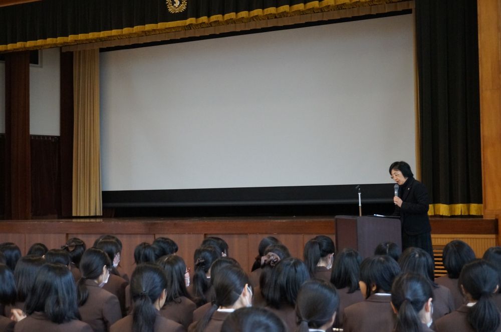 全校集会