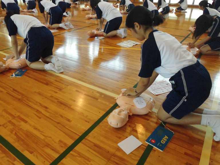 心肺蘇生法の実習